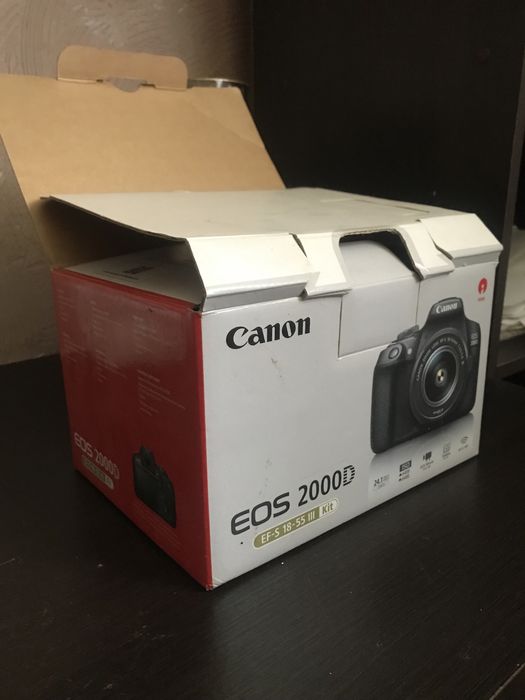 фотоапарат Canon EOS 2000D