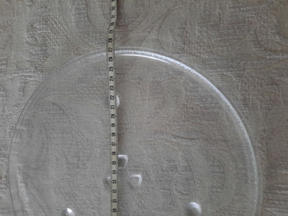 Vendo  três pratos  para microondas