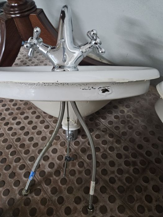 2 Roca Bathroom Washbasins431850460514897926