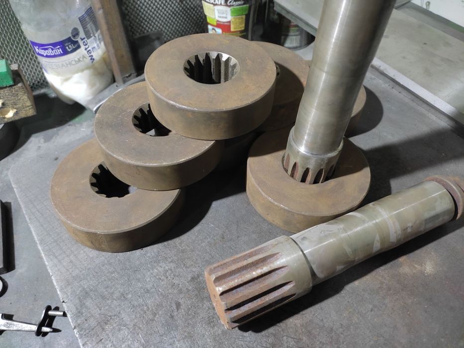 Шлицевая муфта на вертикальный и выгрузной шнек.