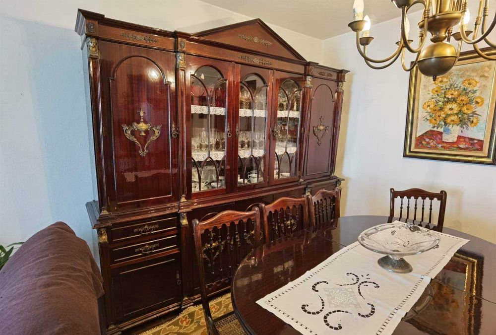 Mobília de Sala de Jantar Estilo Império - bom estado de conservação.