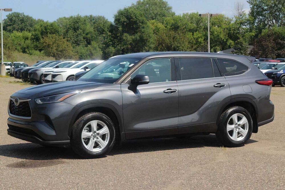 Toyota Highlander Limited      2021