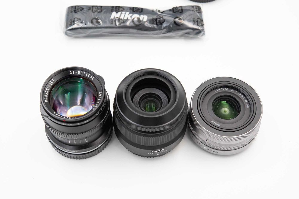 Nikon Z fc Kit Completo com 3 Lentes, Grip e Caixas Originais - Estado Imaculado
