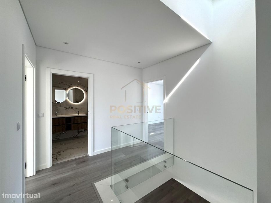Moradia T4 em Vale de Milhaços | Espaço, luz natural |  A33 e A2 | A 2