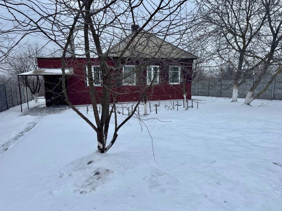 Продається будинок з гаражем деревяний обкладений цеглою вул. Київська