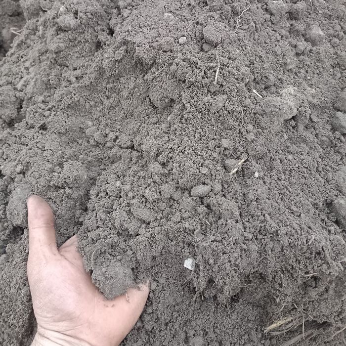 Ziemia ogrodowa z obornikiem Czarnoziem Torf Piasek Kamien