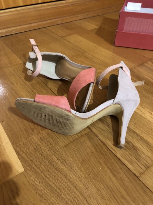 Sandálias cor pêssego