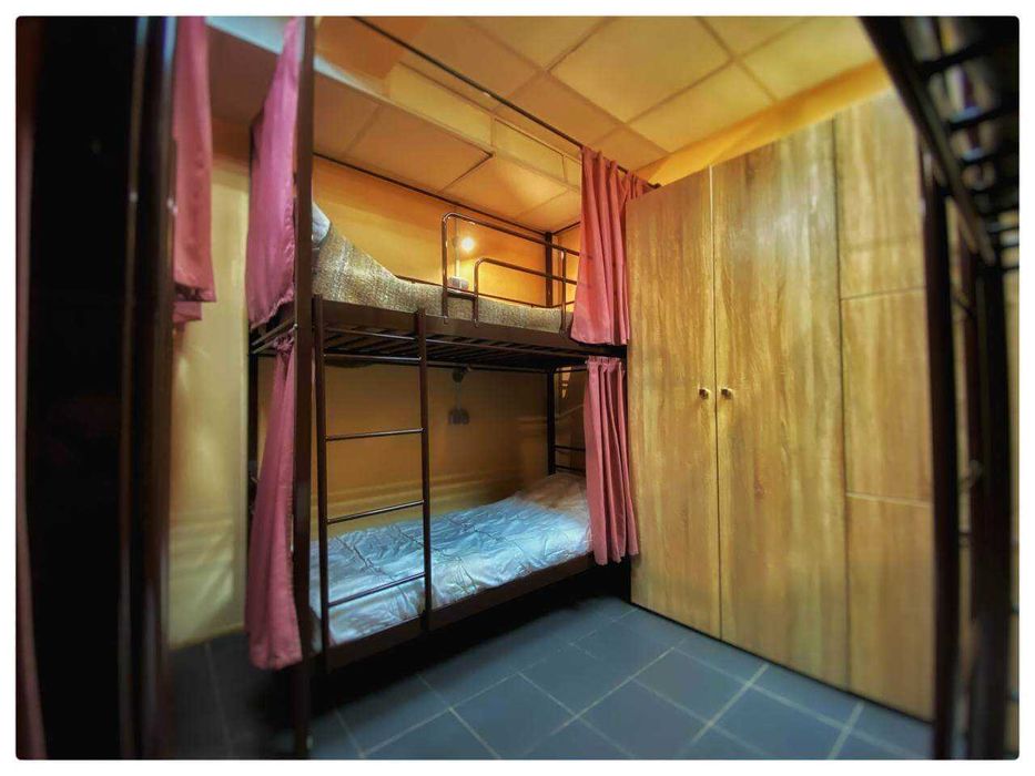 Комфортний хостел з гарним ремонтом. Метро Голосіївська 5 хвилин пішки