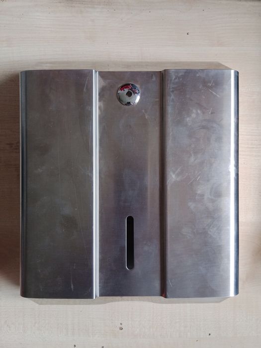 Pojemnik ze stali nierdzewnej na ręczniki