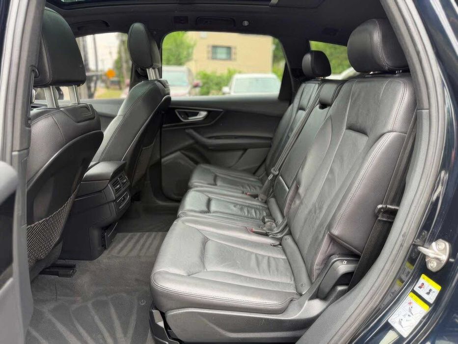 Audi Q7      2017