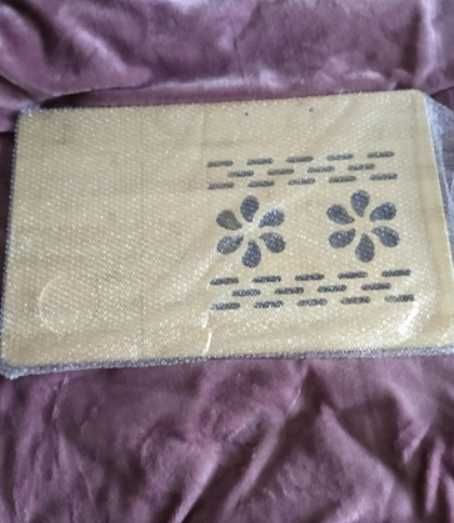 Столик для ноутбука з вентиляцією