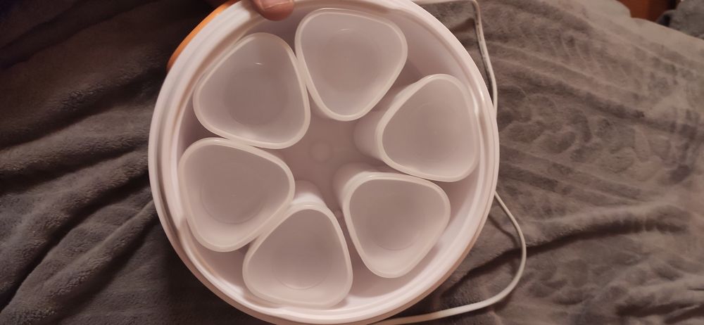 Йогуртниця майже нова