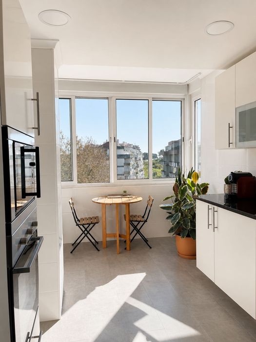 T2 em Linda-a-Velha | Av. Dom Pedro V | 80 m² | Varandas