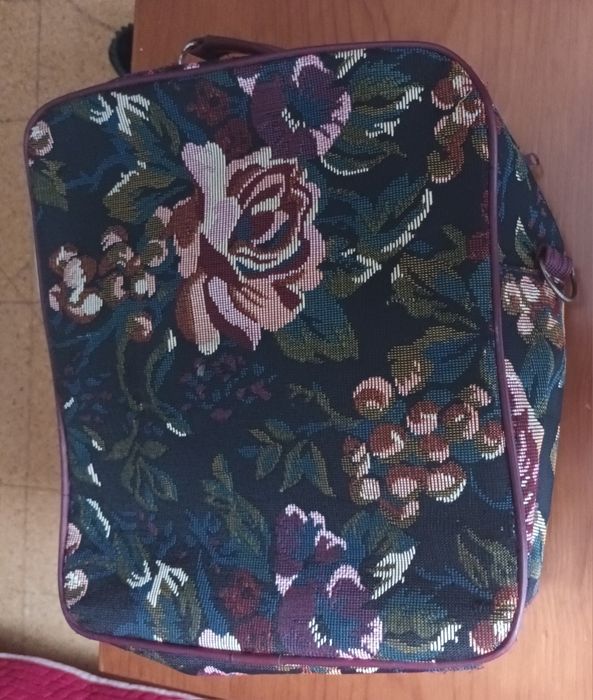 Pequena mala de viagem