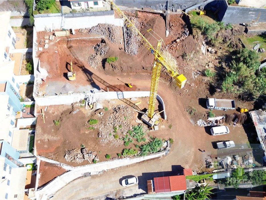 Moradia isolada T3 em construção na Abegoaria - Caniço