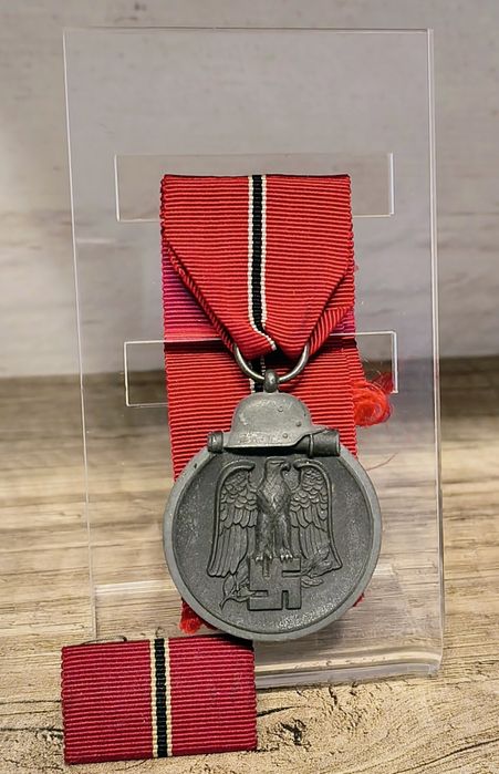 Militaria de Trincheira Wehrmacht Medalha da Frente Oriental 1941/42