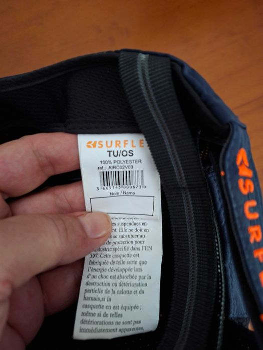 Um boné de proteção /capacete NOVO