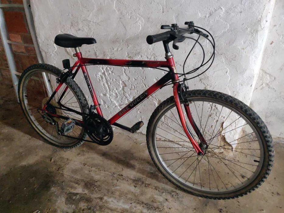 Bicicleta BTT e Bicicleta antiga