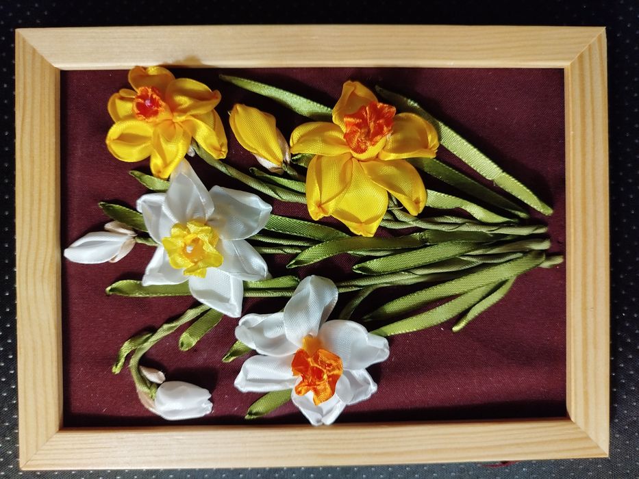 Продам картину вышитую лентами