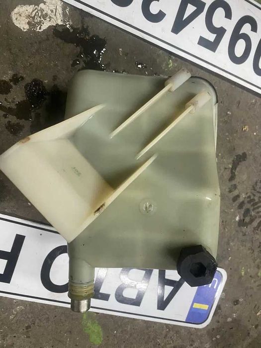 Розширювальний бачок бмв е36 е39 м51б25 m51b25