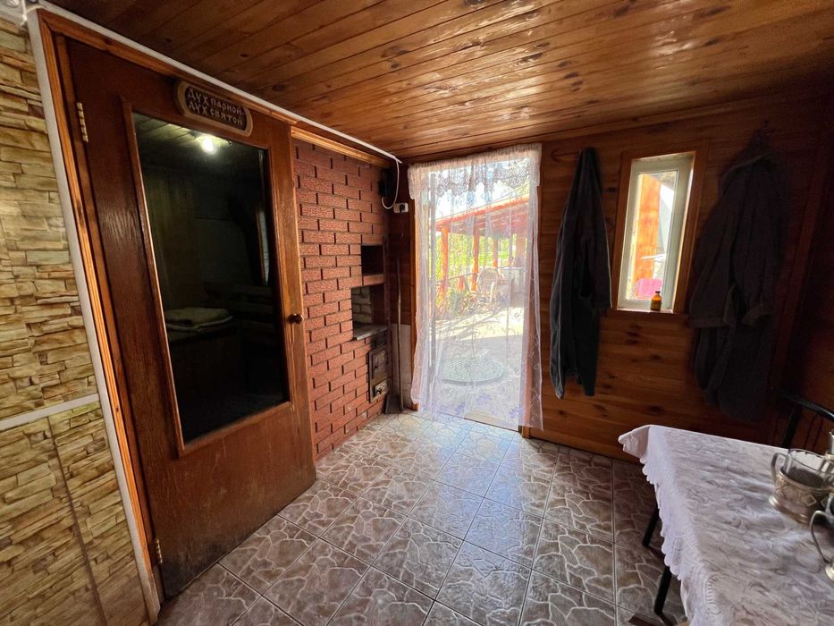 Будинок біля річки