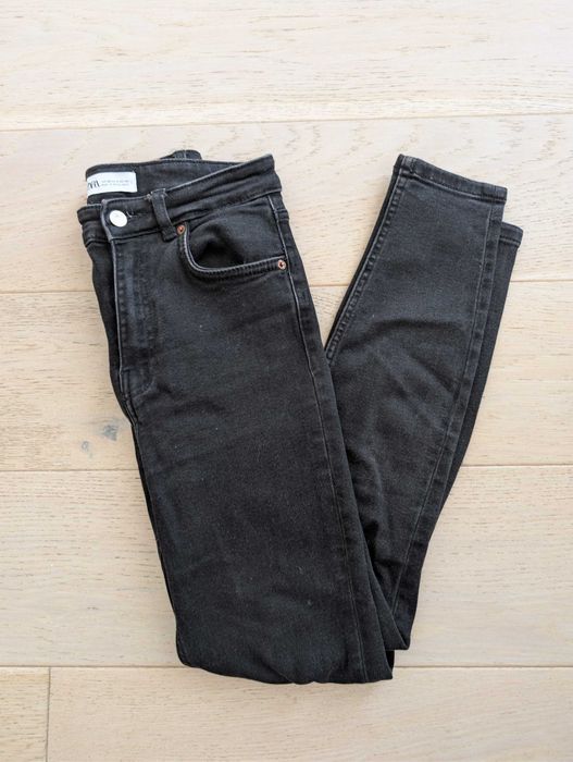 Zara czarne spodnie slim [S]