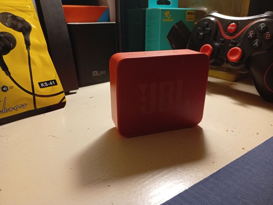 Продам колонку Jbl Go