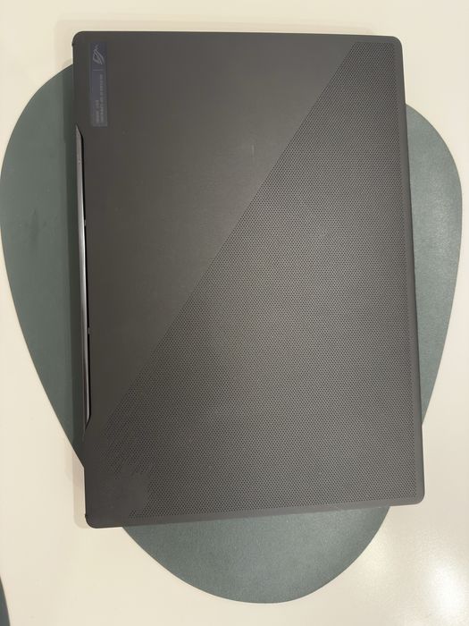 ASUS ROG Zephyrus M16 – i9-13900H  RTX 4070 64 GB RAM  1 TB SSD 240 Hz