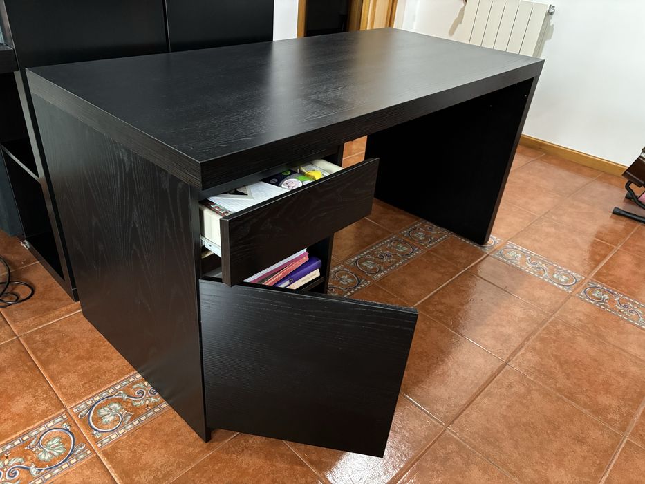 Secretária preta gama MALM IKEA