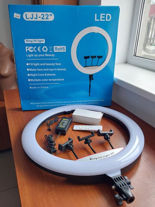 Нова кільцева LED-лампа (професійна) 54 см з пультом і тримачами, плюс хороший штатив