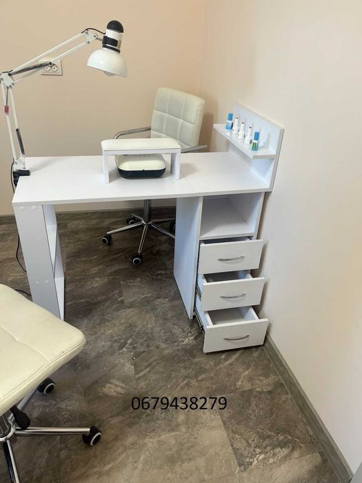 Стіл манікюрний стіл для манікюру.