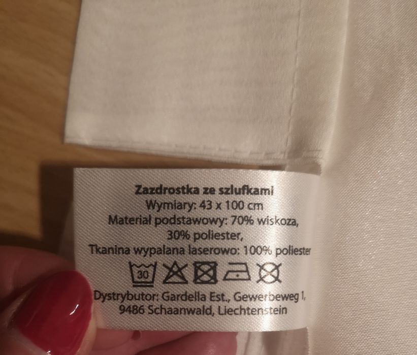 Białe zazdrostki ze szlufkami 2 sztuki