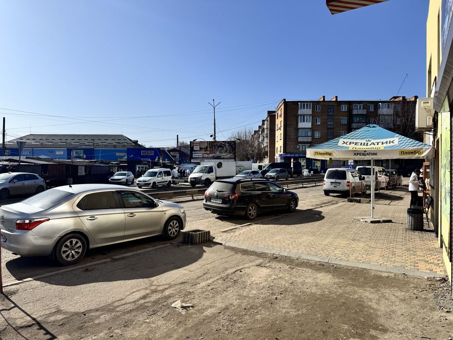 Оренда комерційного приміщення в центрі базару
