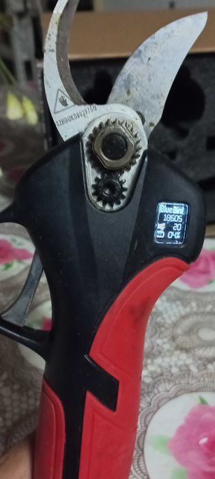 Tesoura de poda eléctrica