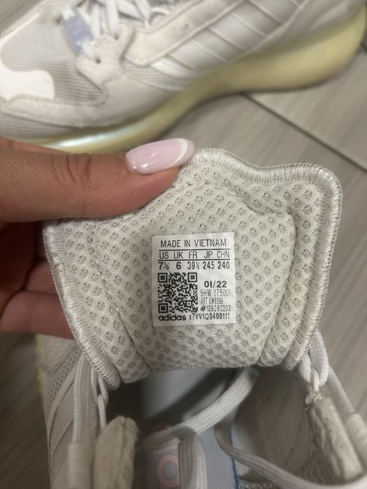 Оригінальні кросівки Adidas