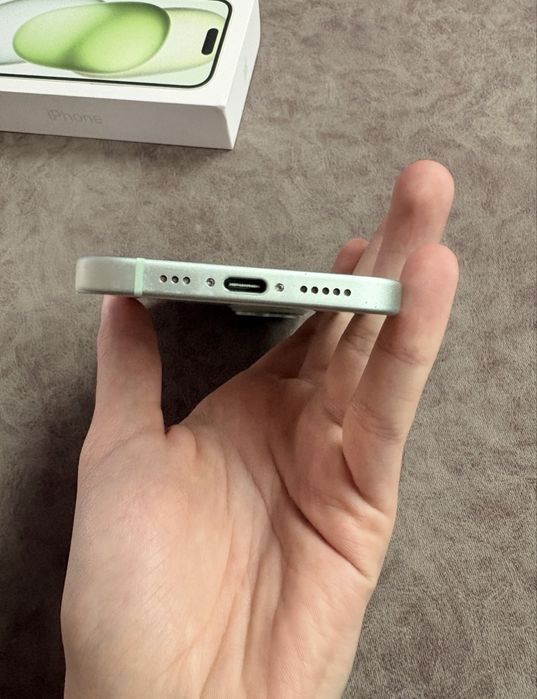 Iphone 15 verde 128GB bateria a 82%
