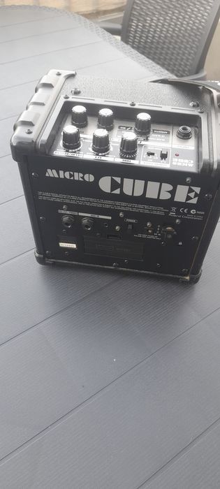 Guitarra nova ,anplificador roland saco e cabos