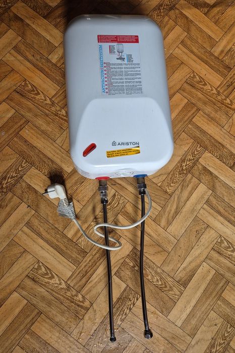 Elektryczny Podgrzewacz Wody Ariston!!
