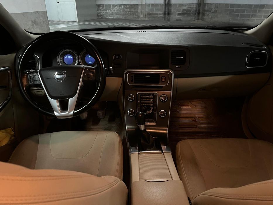 Volvo V60 D4 2013
