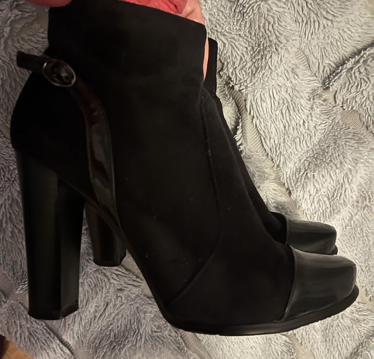 Не дорого, шкіряні жіночі ботинки на каблуку, б/у в хорошому стані
