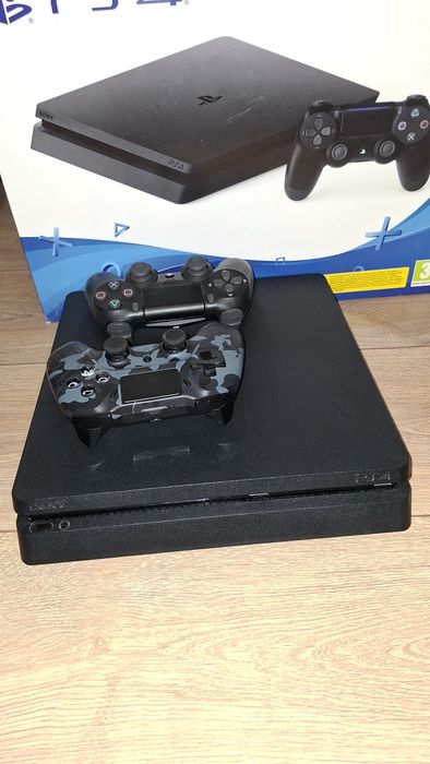 Konsola ps 4 z grami oraz 2 pady