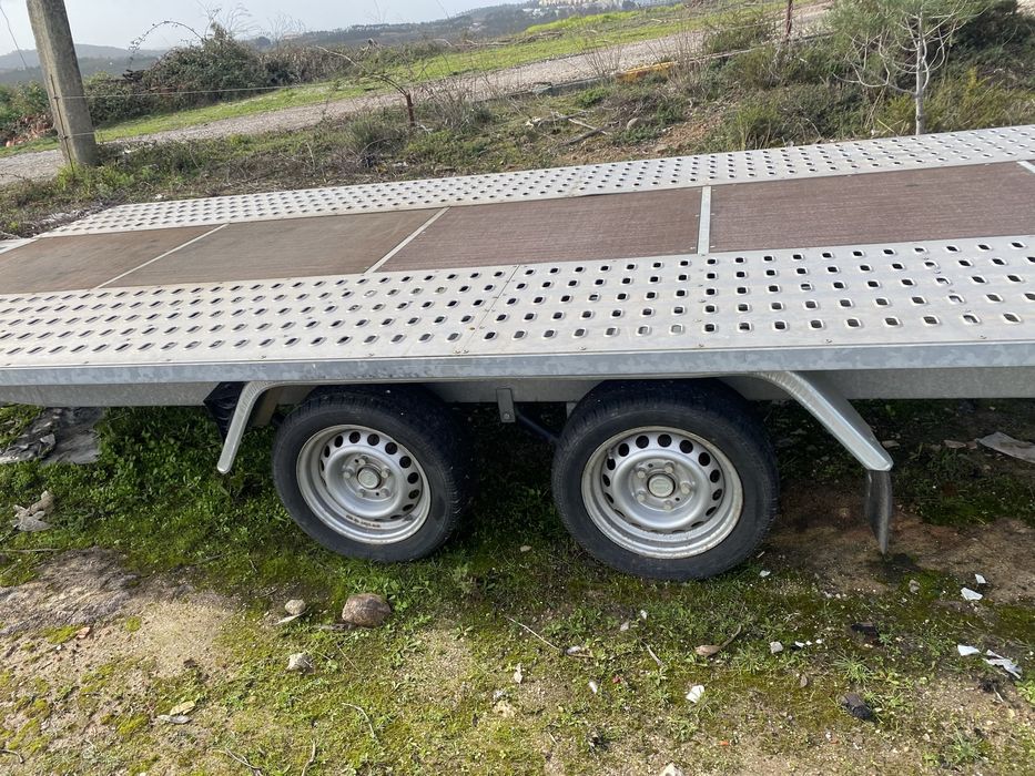 Atrelado porta carros porta carga estrado
