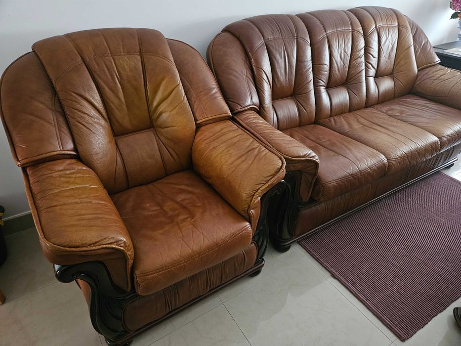 Sofa cama em pele + 2