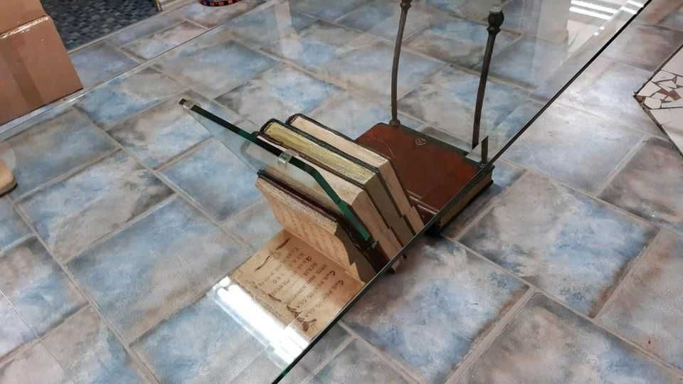 stol ze szklanym blatem
