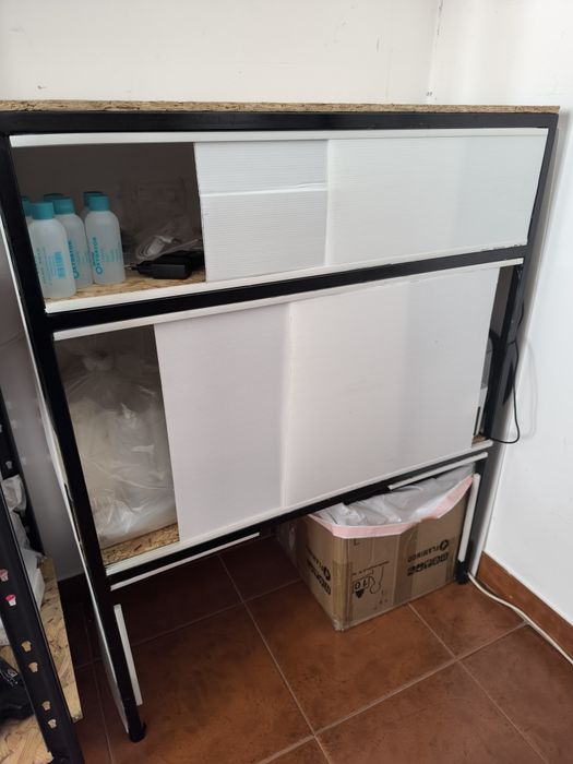 Estrutura para aquário com 2 prateleiras