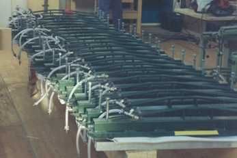 Prasa pneumatyczna do giętych schodów