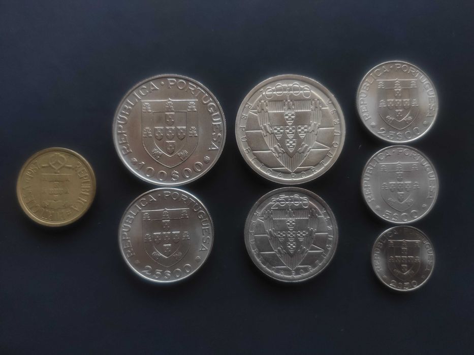 Conjunto 8 moedas 100$, 10$, 25$+5$+2.5$ Comemorativas