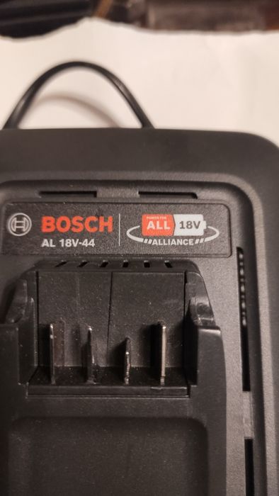 Bosch al 18v-44 ładowarka