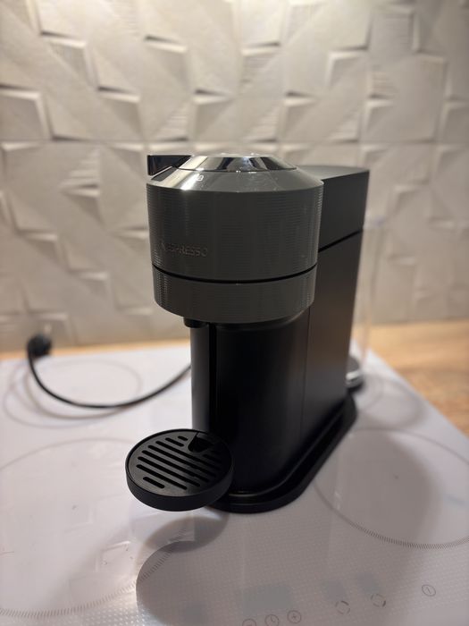 Nespresso Vertuo ekspres do kawy + kapsułki i pojemnik