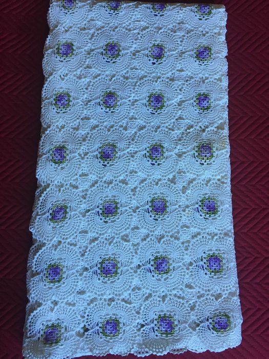 3 toalhas de mesa com crochet e bordados